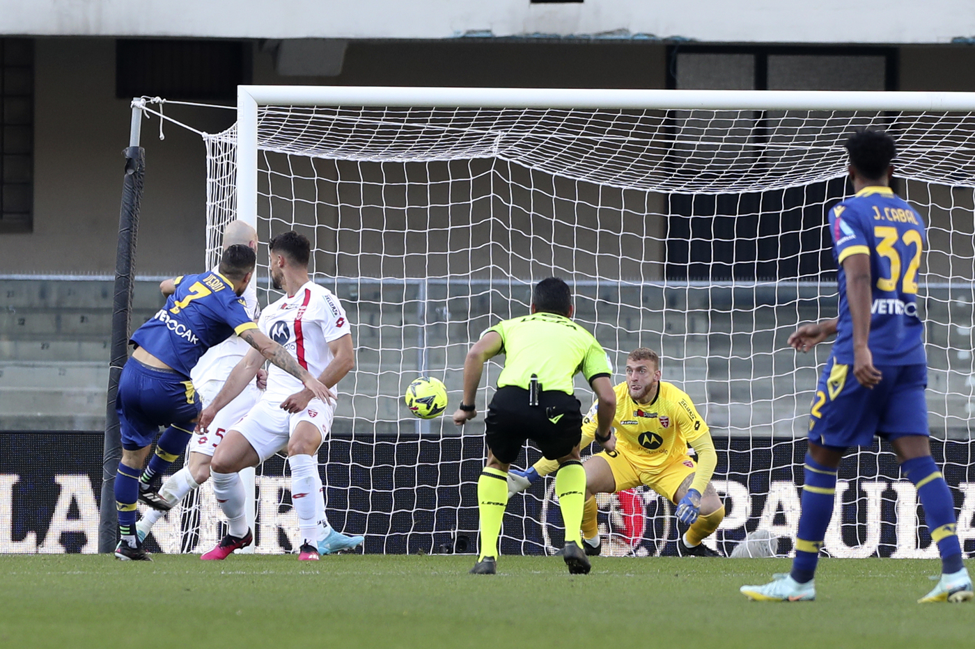 Verona-Monza 1-1, salvezza più lontana per i veneti Verona-Monza 1-1, salvezza più lontana per i veneti