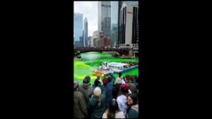 San Patrizio, a Chicago il fiume si colora di verde