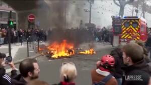 Tensioni a manifestazioni Parigi contro riforma pensioni