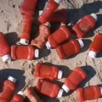 Il mistero dei tubetti di ketchup sulle spiagge del Salento