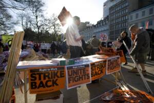 UK: Tens of thousands of doctors kick off 3-day strike