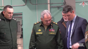 Russia, Shoigu visita una fabbrica di missili