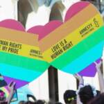 Figli coppie gay, Famiglie arcobaleno: “Siamo accerchiati, un vero bullismo di Stato”