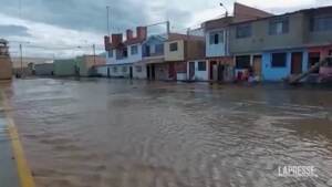 Perù, inondazioni per ciclone Yaku: interviene anche l’esercito