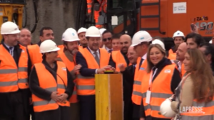 Napoli-Bari, Salvini inaugura lavori di scavo per l’alta velocità