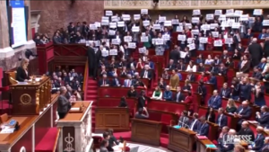 Francia, premier Borne in Parlamento: opposizione intona Marsigliese