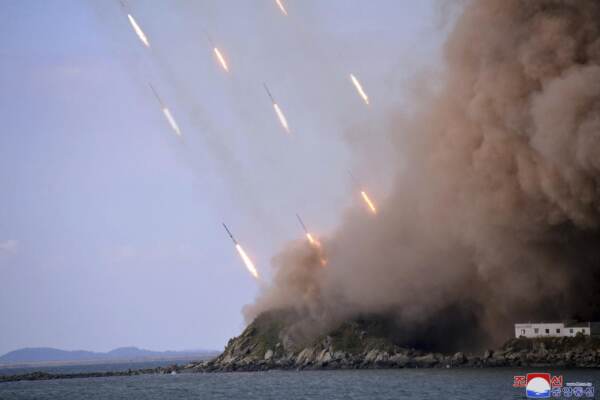 Nord Corea, testati altri 2 missili balistici nel Mar del Giappone