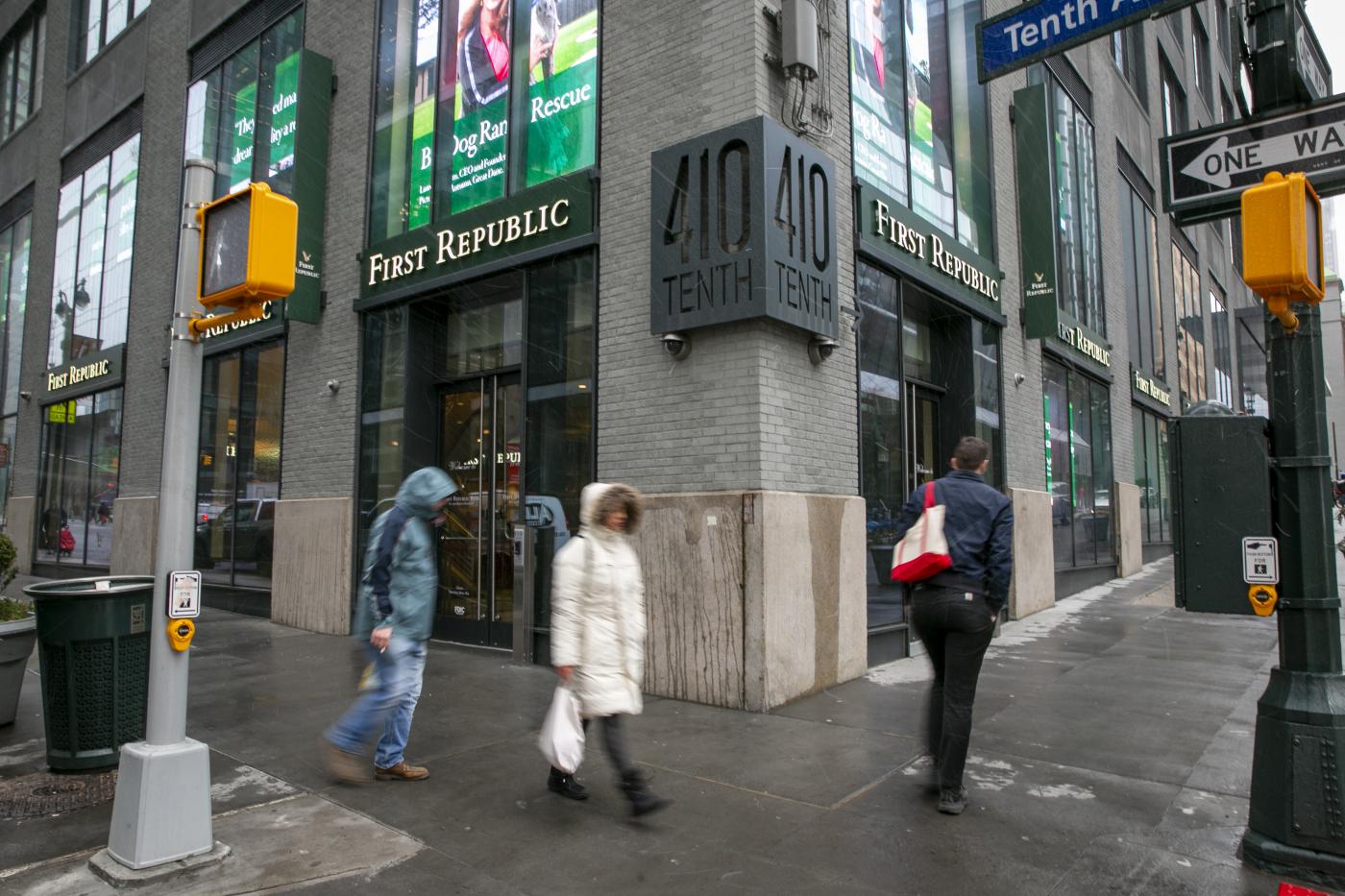 First Republic Bank, 30 miliardi di 11 banche per salvarla First Republic Bank, 30 miliardi di 11 banche per salvarla