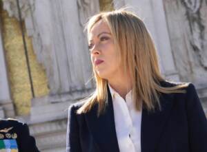 Il Presidente del Consiglio Giorgia Meloni all\'Altare della Patria