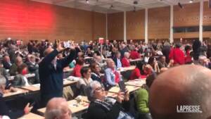 Congresso Cgil, Meloni sul palco: delegati escono cantando ‘Bella ciao’