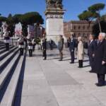 Unità d’Italia, Mattarella depone corona all’Altare della Patria