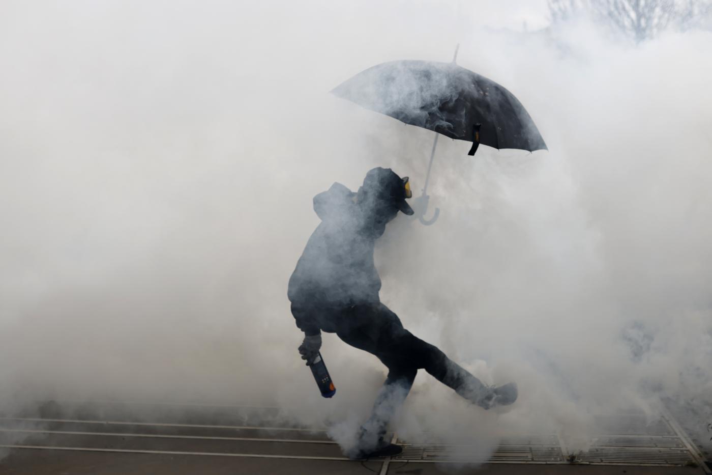 Francia, nuove proteste contro riforma pensioni