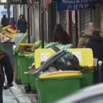 Parigi, sciopero netturbini al 13esimo giorno: città invasa dai rifiuti