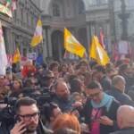 Milano, migliaia in piazza a manifestazione famiglie arcobaleno