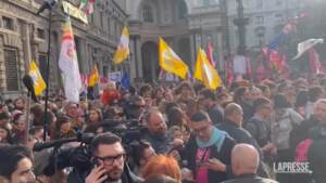 Milano, migliaia in piazza a manifestazione famiglie arcobaleno
