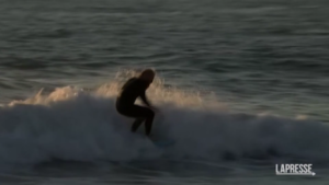 Surf, nuovo record mondiale: 40 ore tra le onde