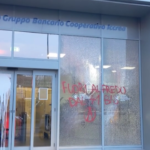 Milano, rotta vetrina banca Iccrea in corteo antagonisti