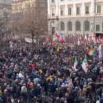 Milano, la manifestazione arcobaleno vista dall’alto