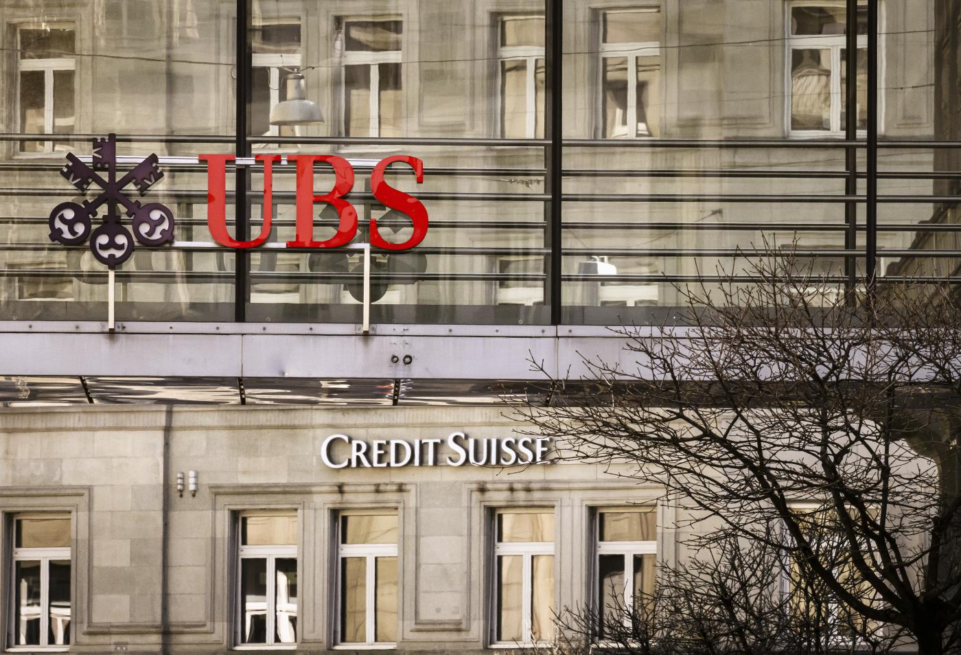 Ubs-Credit Suisse, raggiunto accordo di vendita a 3 mld dollari Ubs-Credit Suisse, raggiunto accordo di vendita a 3 mld dollari