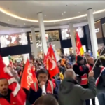 Francia, protesta in centro commerciale contro riforma pensioni