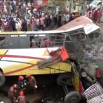 Bangladesh, autobus in fossato: 19 morti