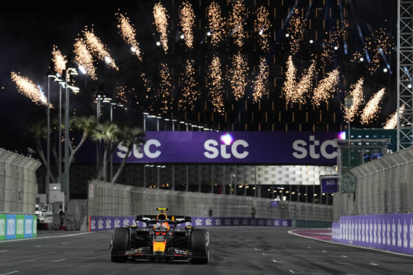 Sergio Perez della Red Bull dopo la vittoria nel Gran Premio d'Arabia Saudita di Formula 1