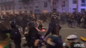 Francia, manifestazioni a Parigi contro riforma pensioni