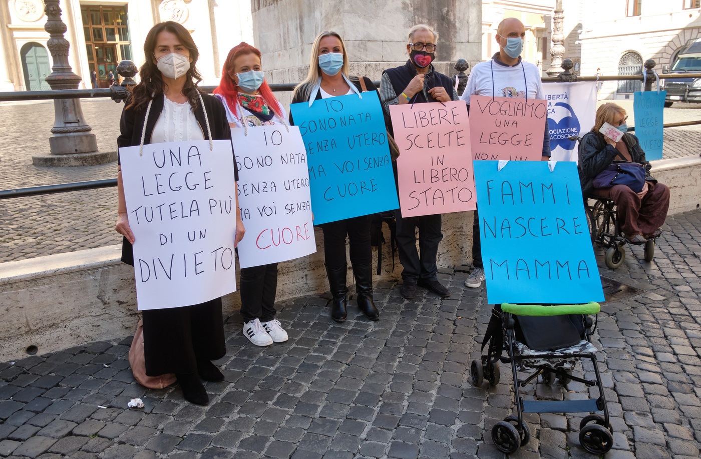 Maternità surrogata, alla Camera proposta di legge FdI Maternità surrogata, alla Camera proposta di legge FdI