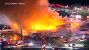 Usa, enorme incendio in New Jersey: in fiamme una chiesa