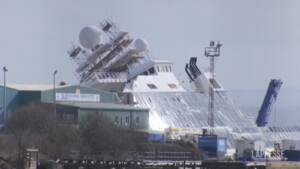 Scozia, nave si ribalta per il forte vento: 25 feriti