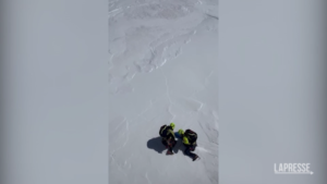 Valle d’Aosta, soccorso scialpinista in un crepaccio