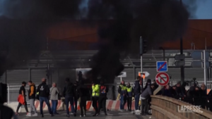 Riforma pensioni in Francia, proteste al porto di Marsiglia