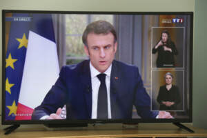 Macron in Tv su riforma pensioni: “Necessaria”