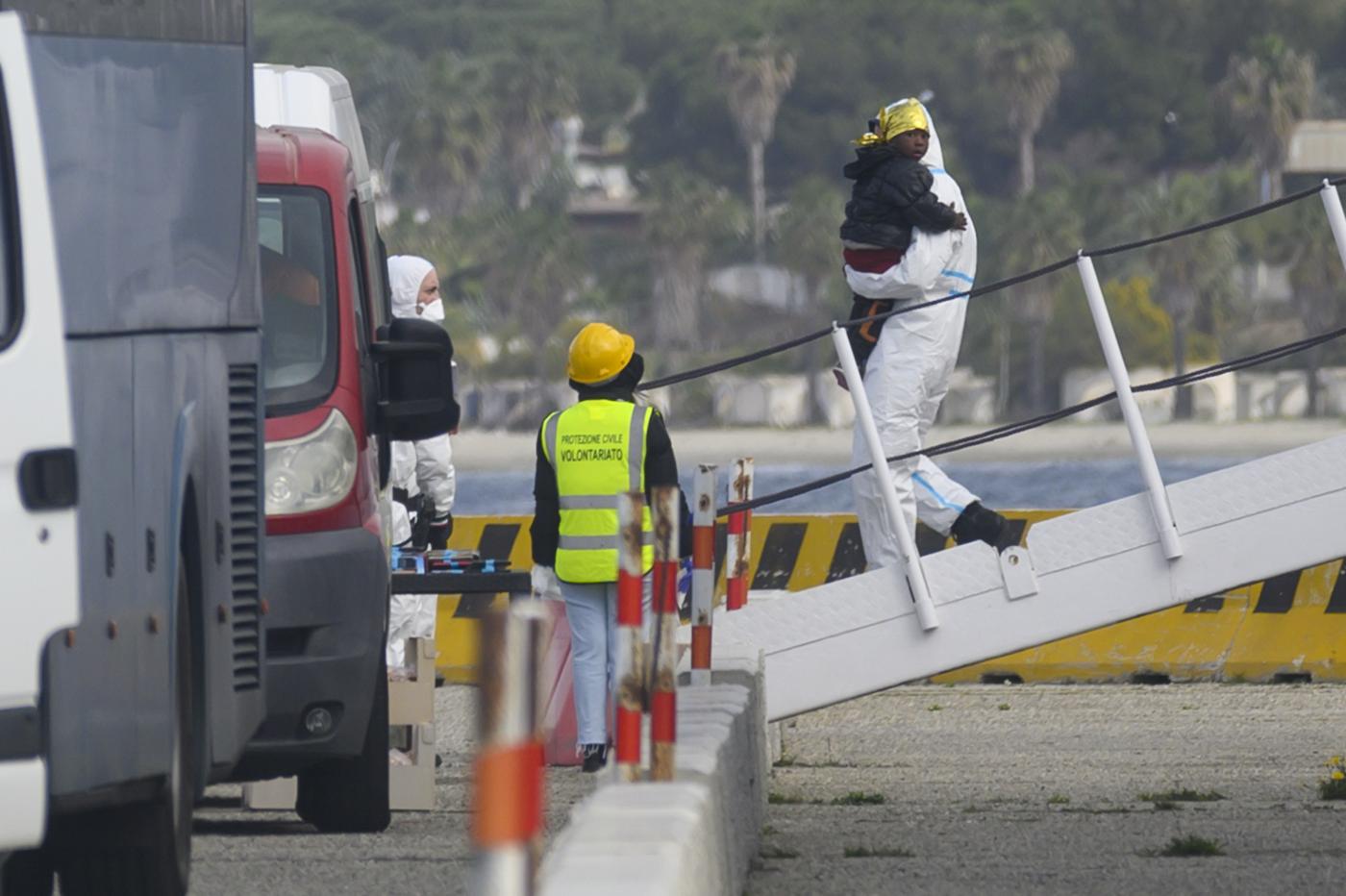 Migranti, 450 soccorsi al largo di Siracusa