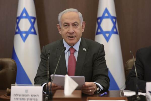 Gerusalemme, il primo ministro Benjamin Netanyahu alla riunione settimanale di gabinetto