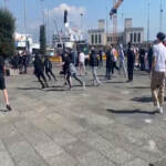 Napoli, amichevole in piazza tra tifosi inglesi e italiani