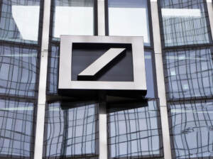 Borsa, Deutsche Bank crolla: torna l’incubo recessione
