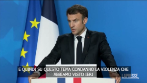 Francia, Macron: “Non cederemo alla violenza”