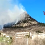 Fiamme nel Parco del Gran Sasso, canadair in azione