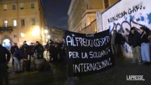 Cospito, corteo anarchici a Roma: tensione con forze dell’ordine