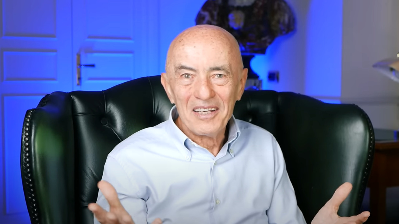 Antonino Tamburello, lo psichiatra che parla di salute mentale sui social