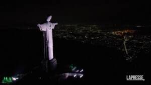 Earth Hour, il Cristo Redentore si spegne contro il cambiamento climatico