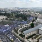 Israele, protesta davanti alla Knesset: le immagini dal drone
