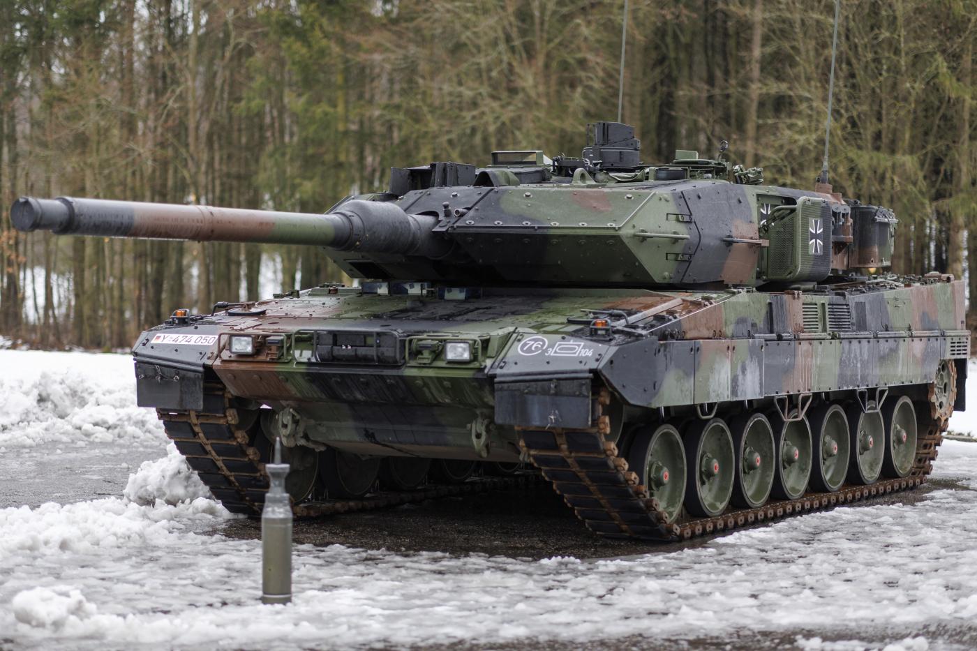 Ucraina, arrivati 18 tank Leopard dalla Germania
