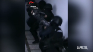 Taranto, 19 arresti per traffico di droga: la base logistica al cimitero