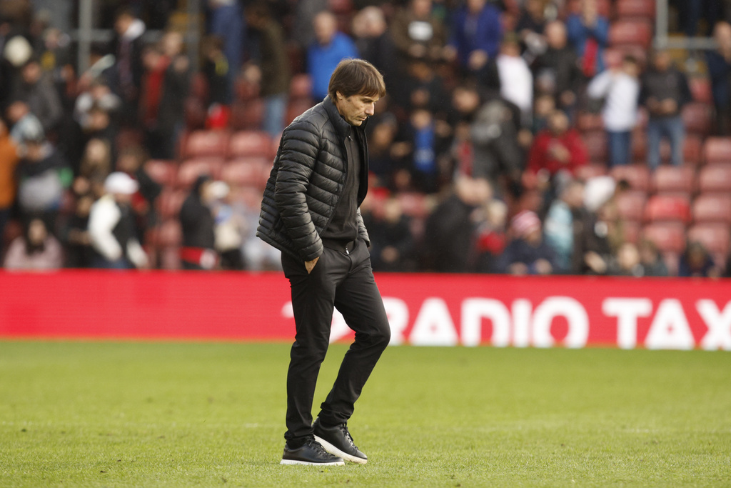 Calcio, Antonio Conte lascia il Tottenham