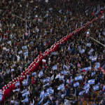 Israele, le proteste bloccano Netanyahu: congelata riforma giustizia