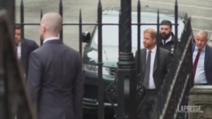 Gb, principe Harry a sorpresa a Londra per la causa contro il Daily Mail