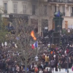 Francia, nuovi scontri a Parigi: polizia spara gas lacrimogeni