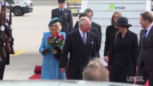 Re Carlo III, l’arrivo a Berlino con la regina consorte Camilla